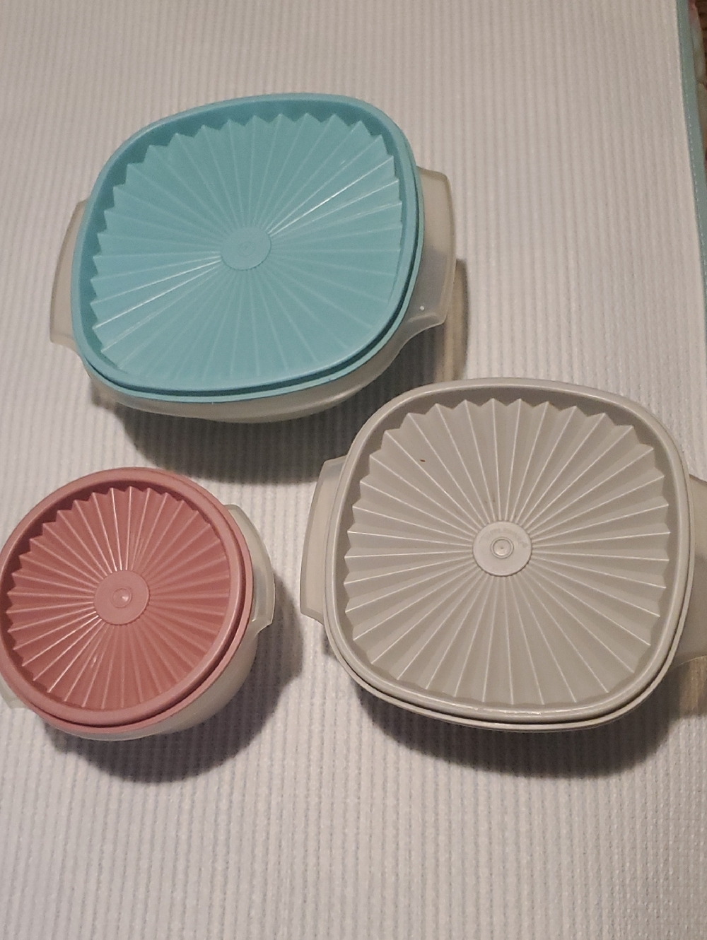 Set of 3 Round Plastic Food Containers with Lids - Mint, Blush, Off-White